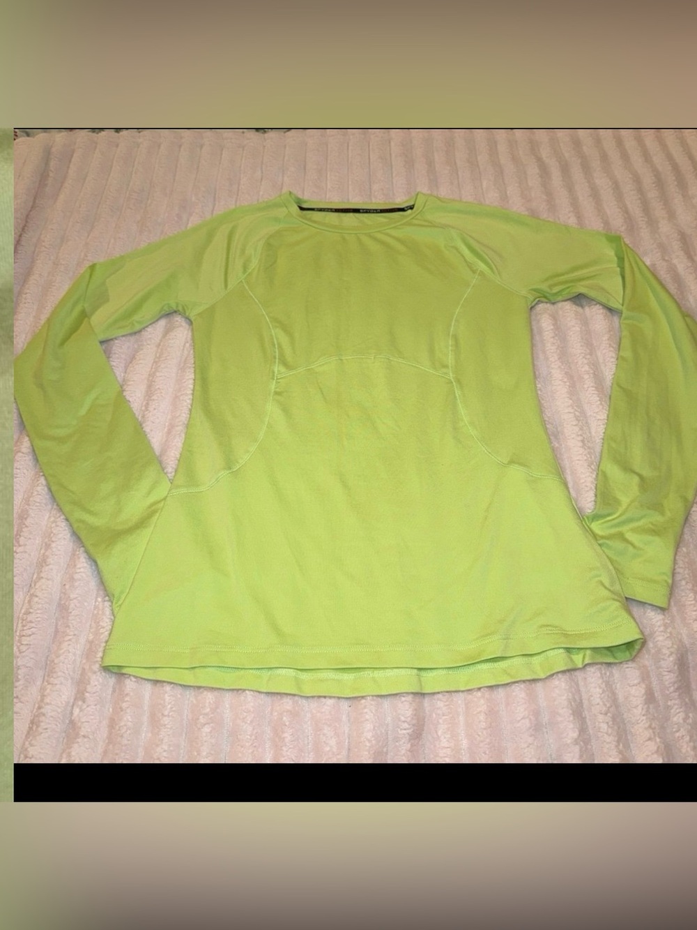 Spyder Active Women's Long
Sleeve Top With Thumbholes Sz Small
EUC Neon Green